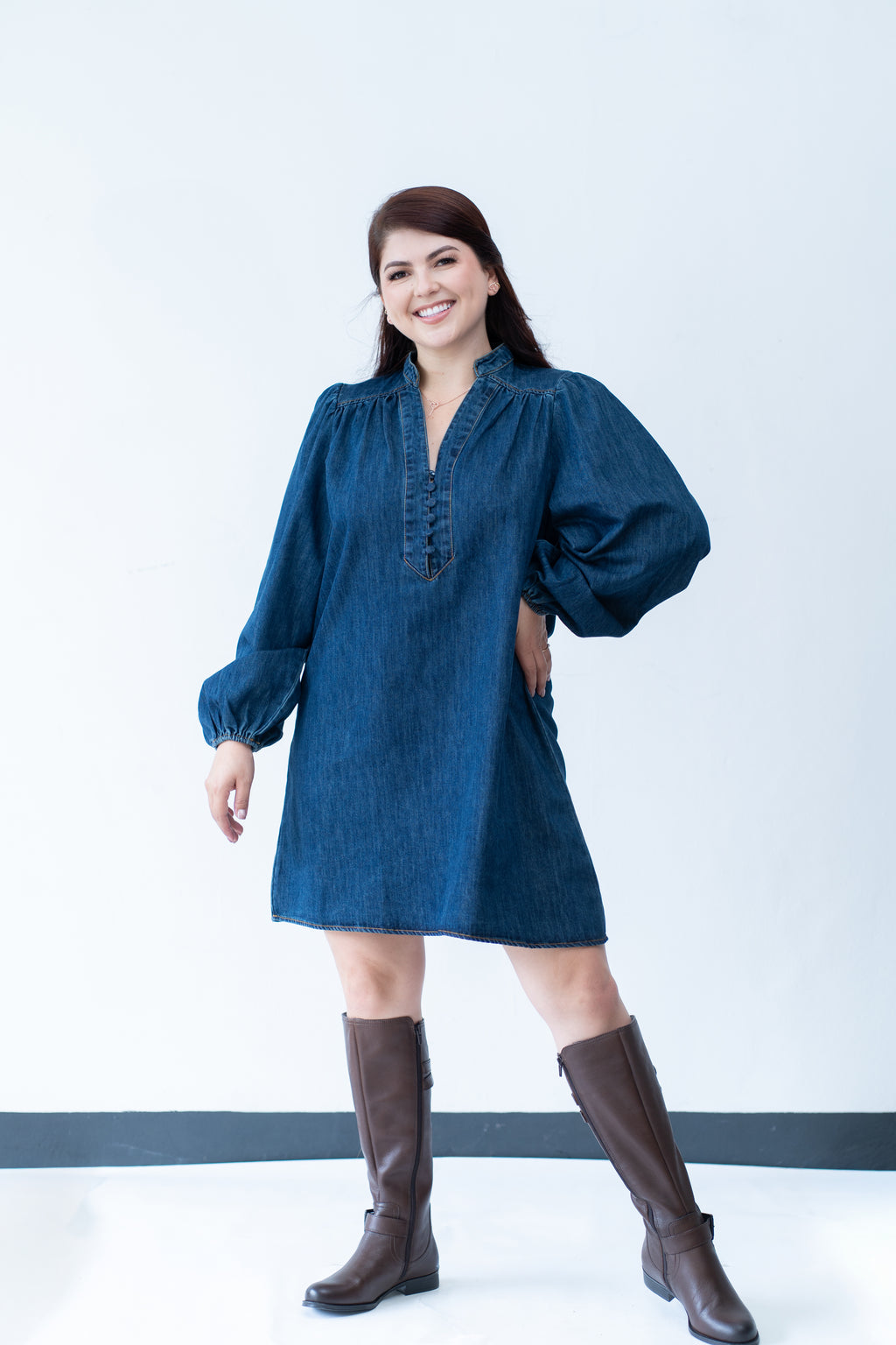 Vestido denim corto estilo holgado con mangas largas