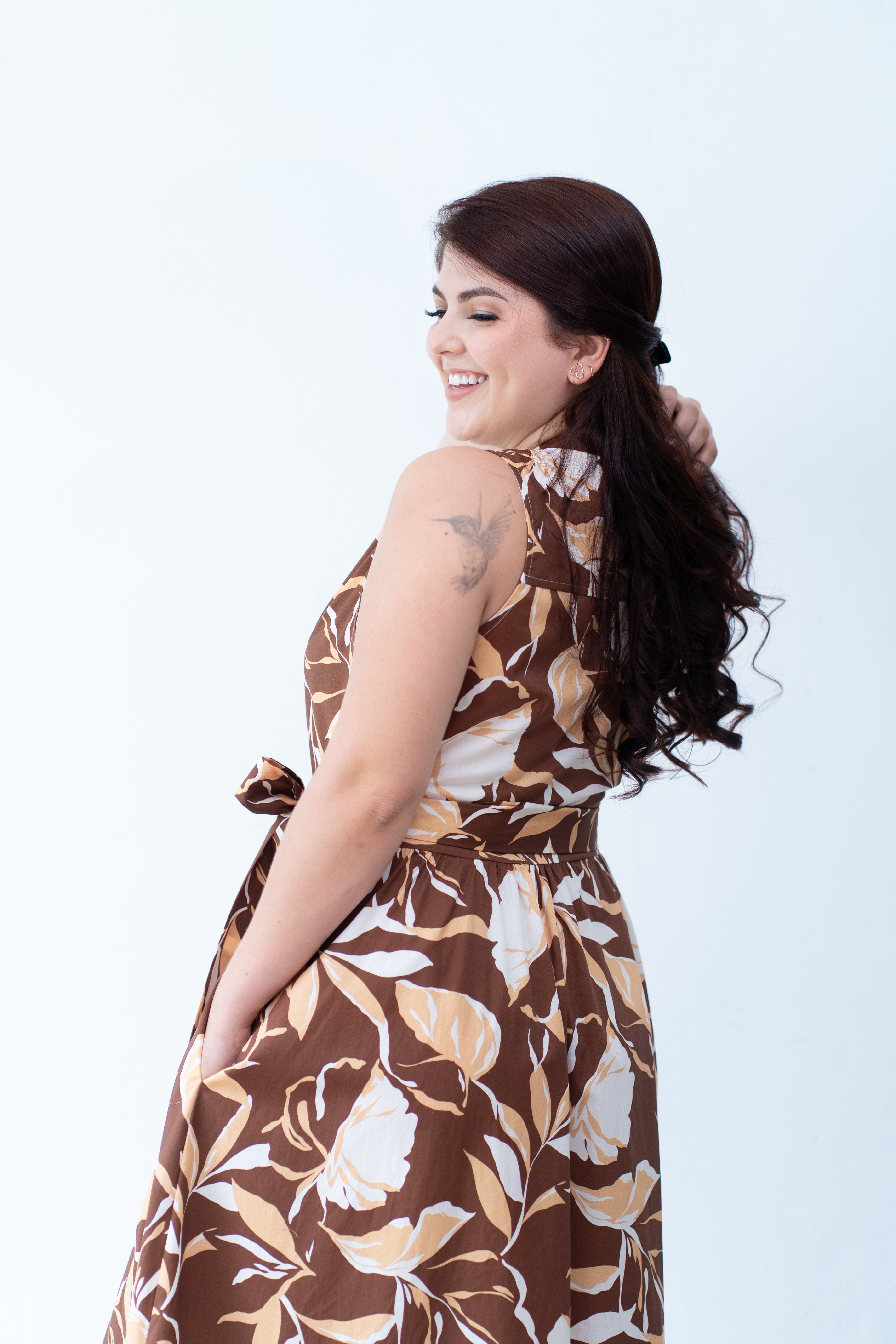 Vestido Midi Café con detalles florales