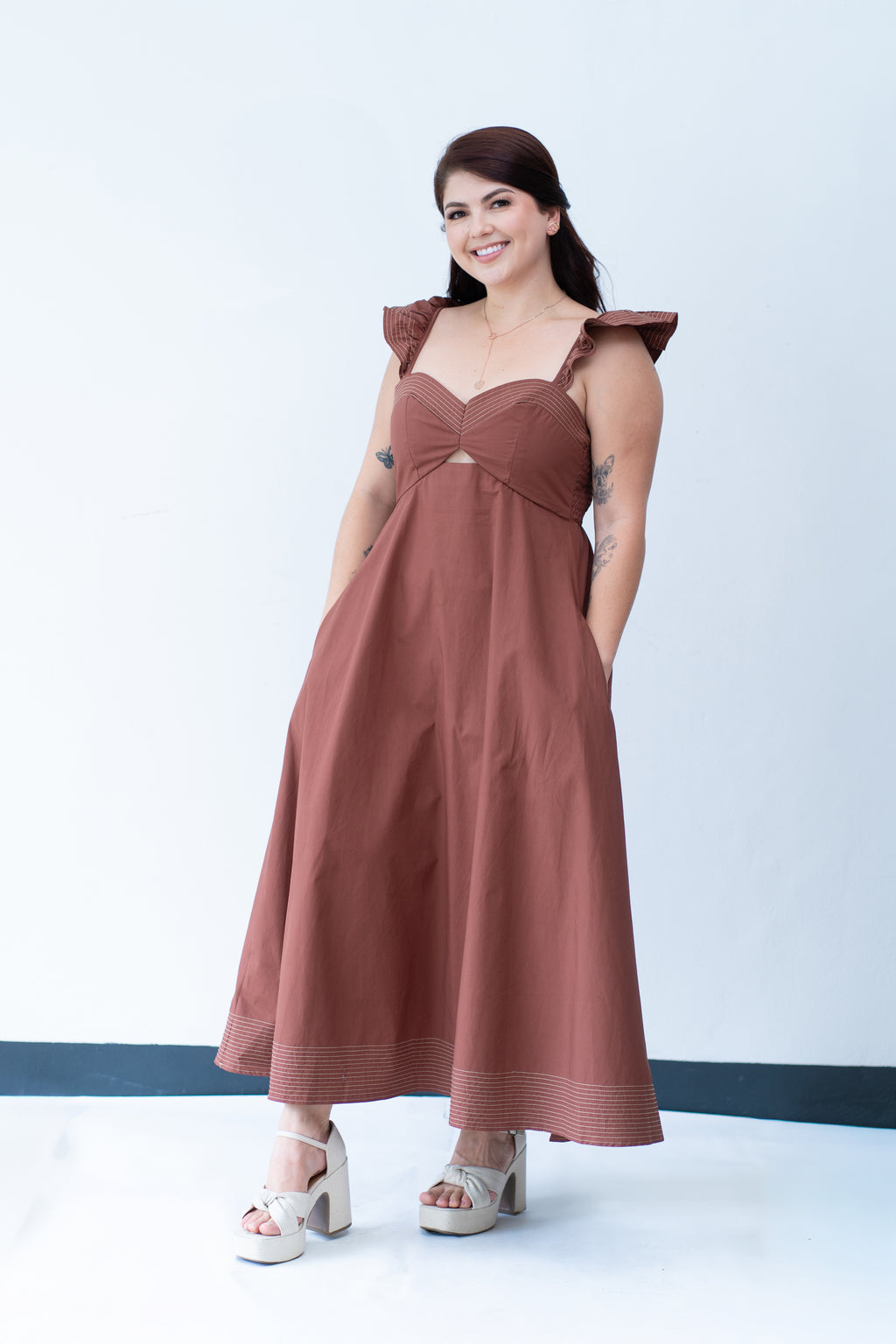 Vestido Café con escote corazón