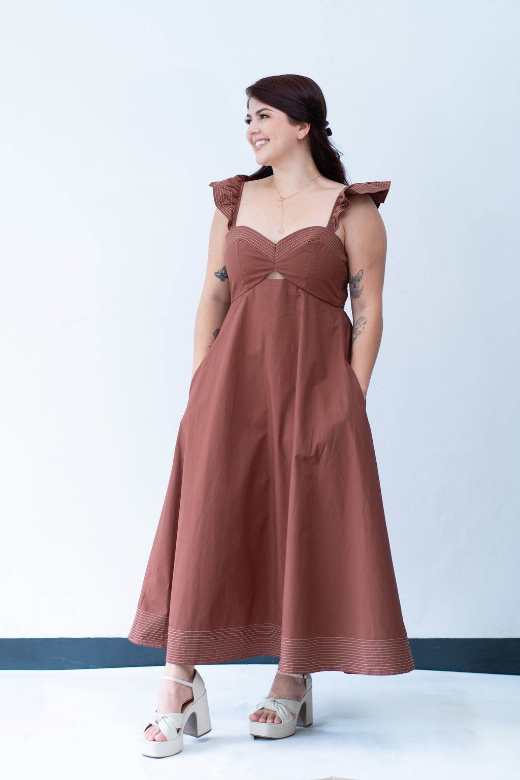 Vestido Café con escote corazón