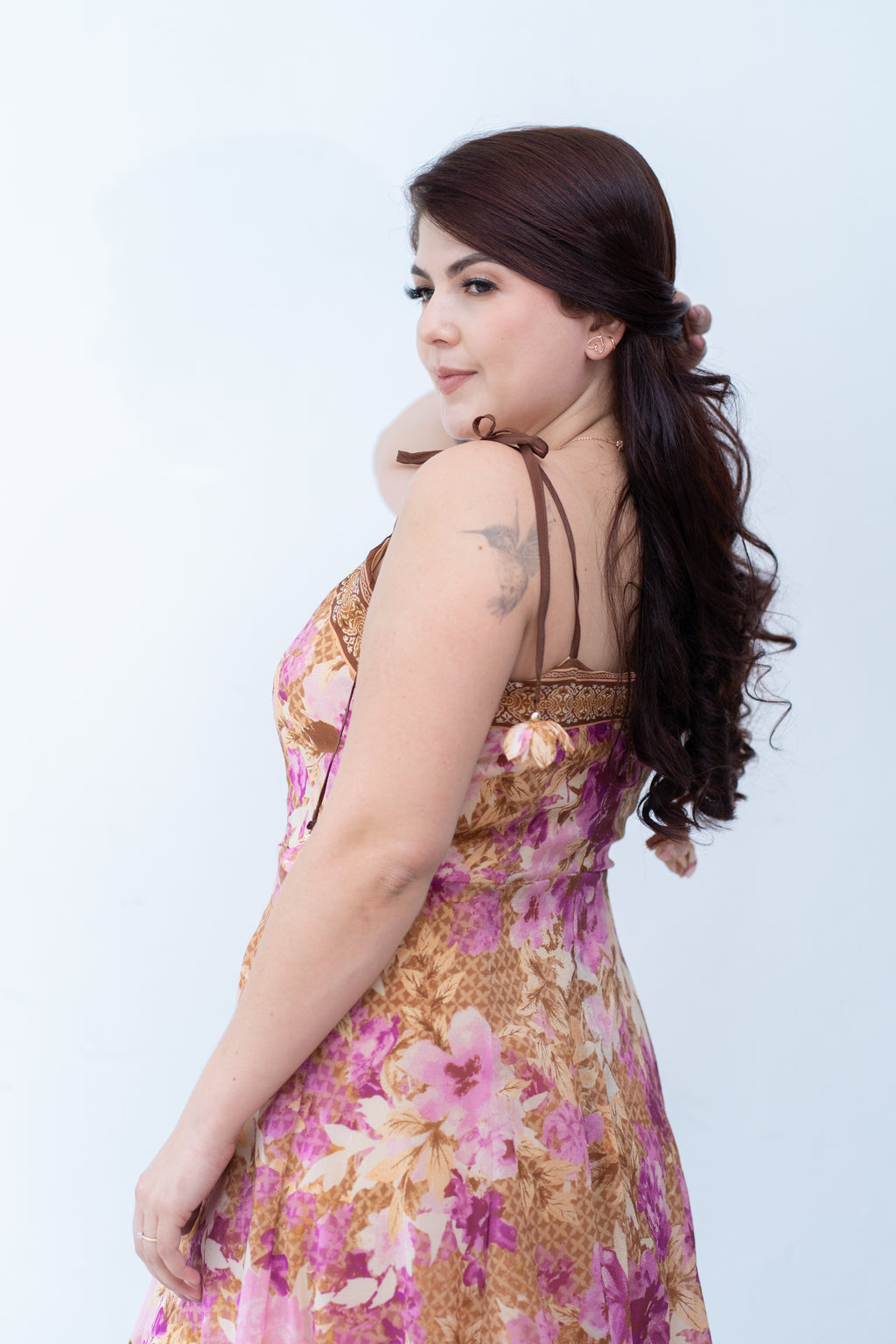 Vestido floral tonalidad camel