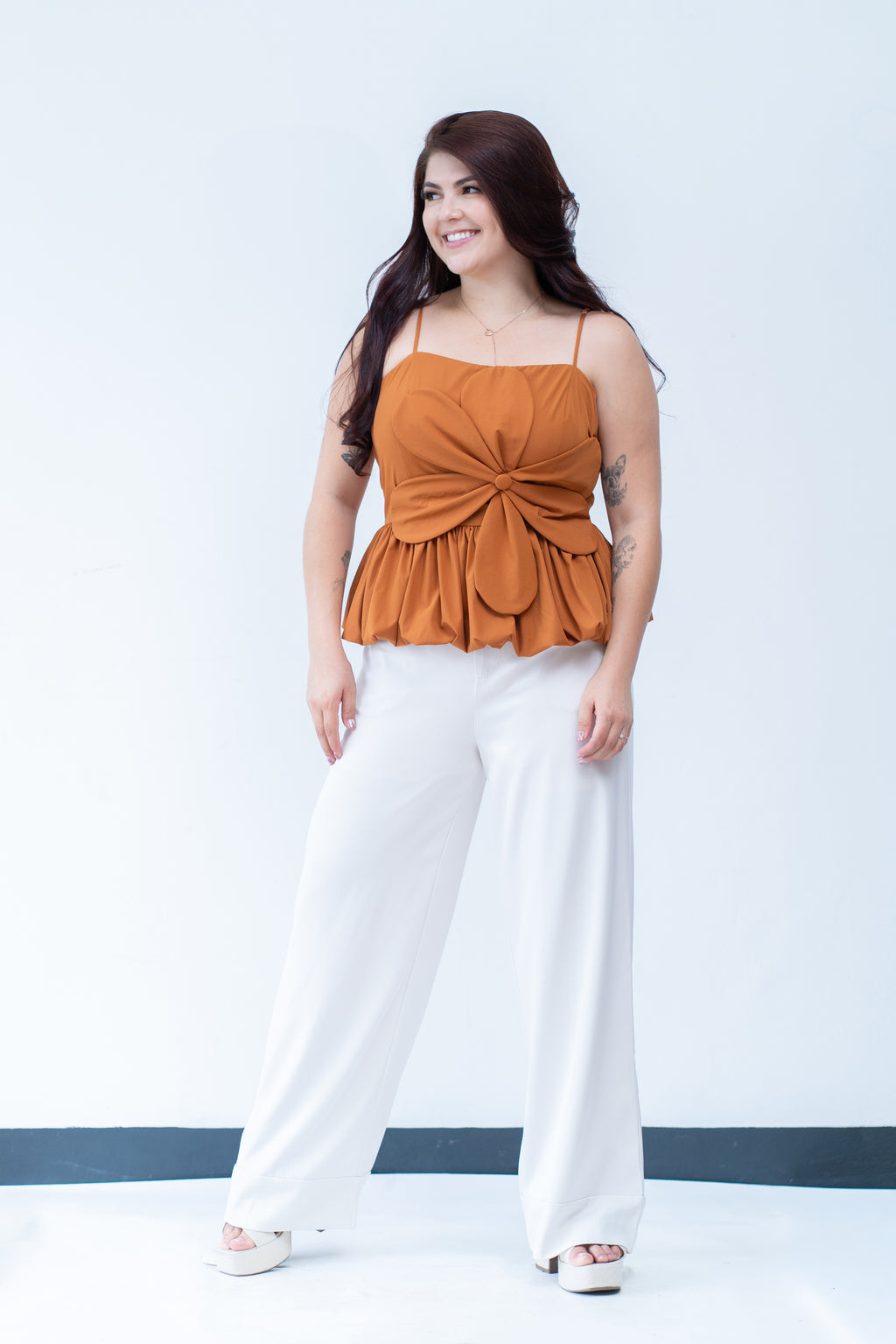 Blusa con Flor- Caramel