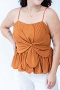 Blusa con Flor- Caramel