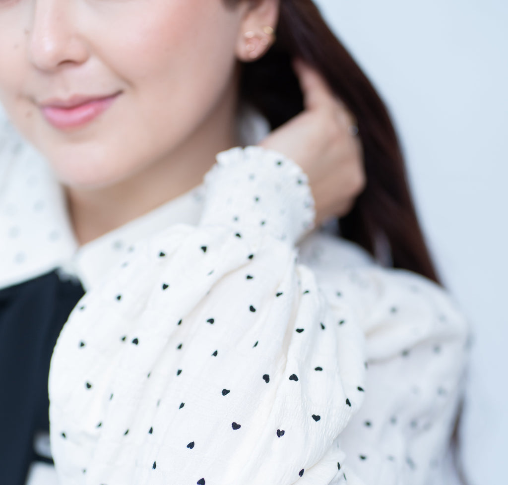 Blusa de corazones estampados con lazo