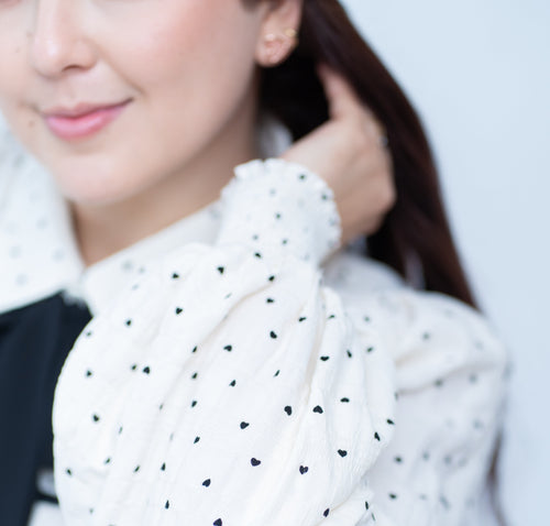 Blusa de corazones estampados con lazo