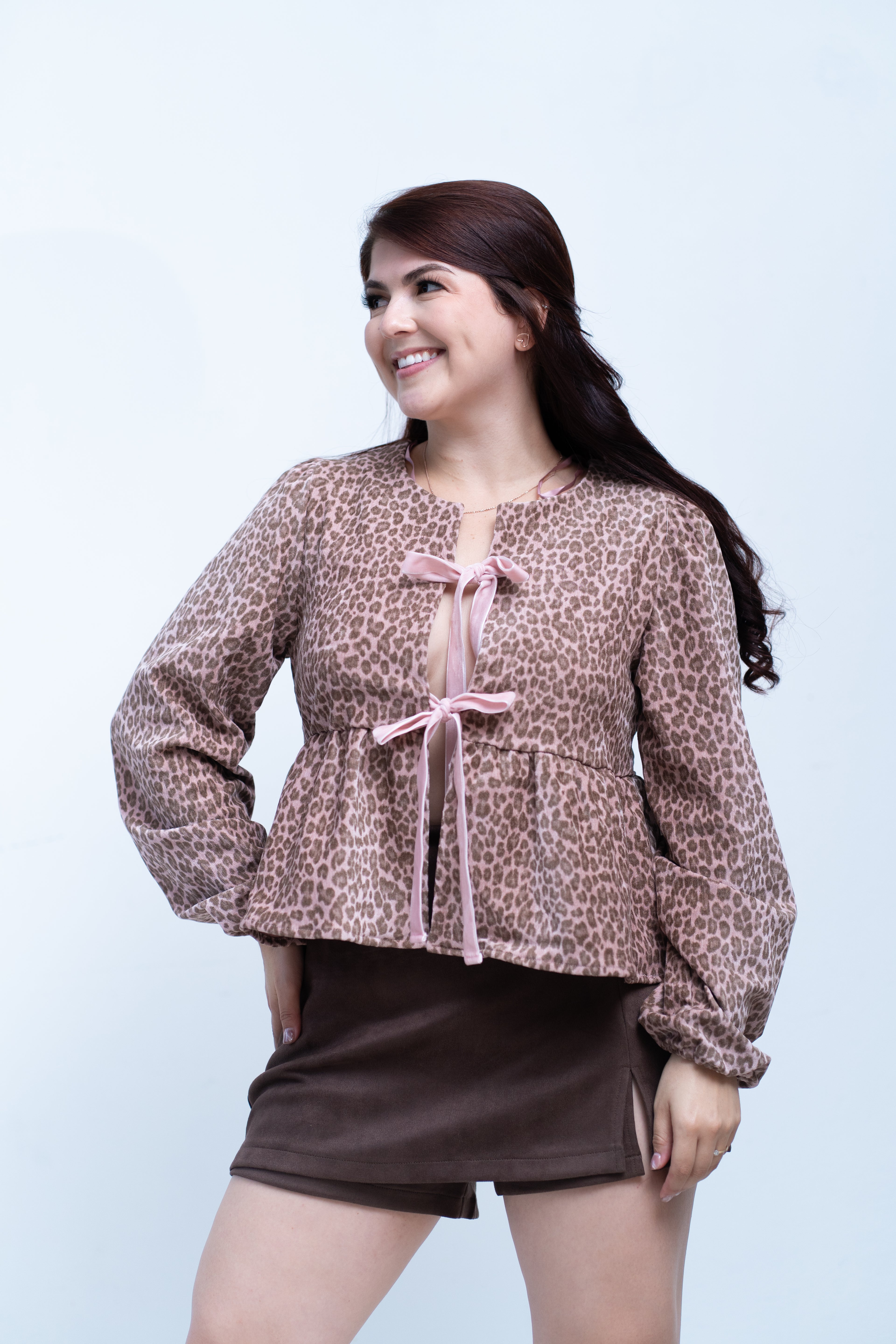 Blusa animal print con dos lazos